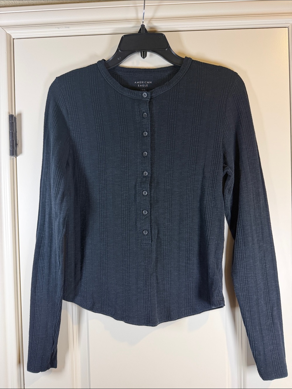 American Eagle - Black Long Sleeve 3/4 button-up Ribbed Henley - Size L